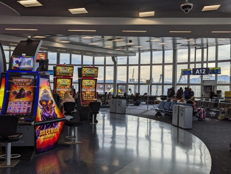Slot dengan karakter boneka kayu sihir
